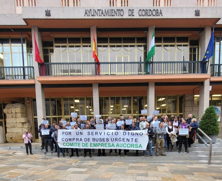 Concentración en Ayuntamiento.